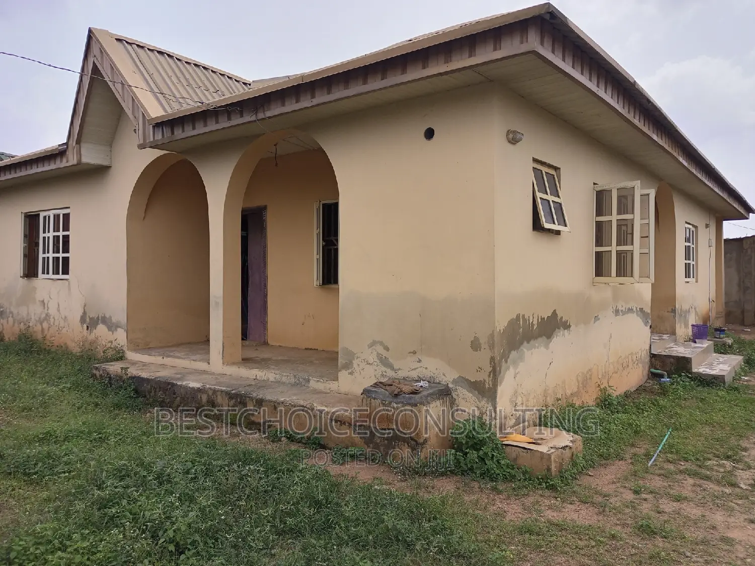 5bdrm Bungalow in Akoju Awotan Apete, Ibadan for sale