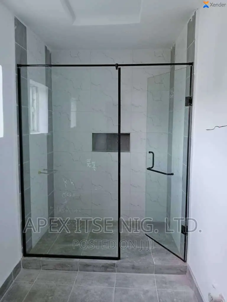 Black Is Beautiful - Shower Cubicle