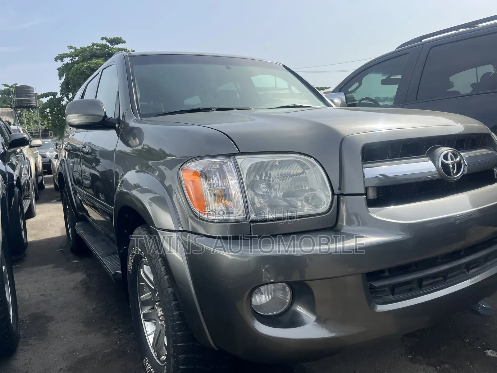 Toyota Sequoia Limited 4dr SUV 4WD (4.7L 8cyl 5A) 2007 Gray
