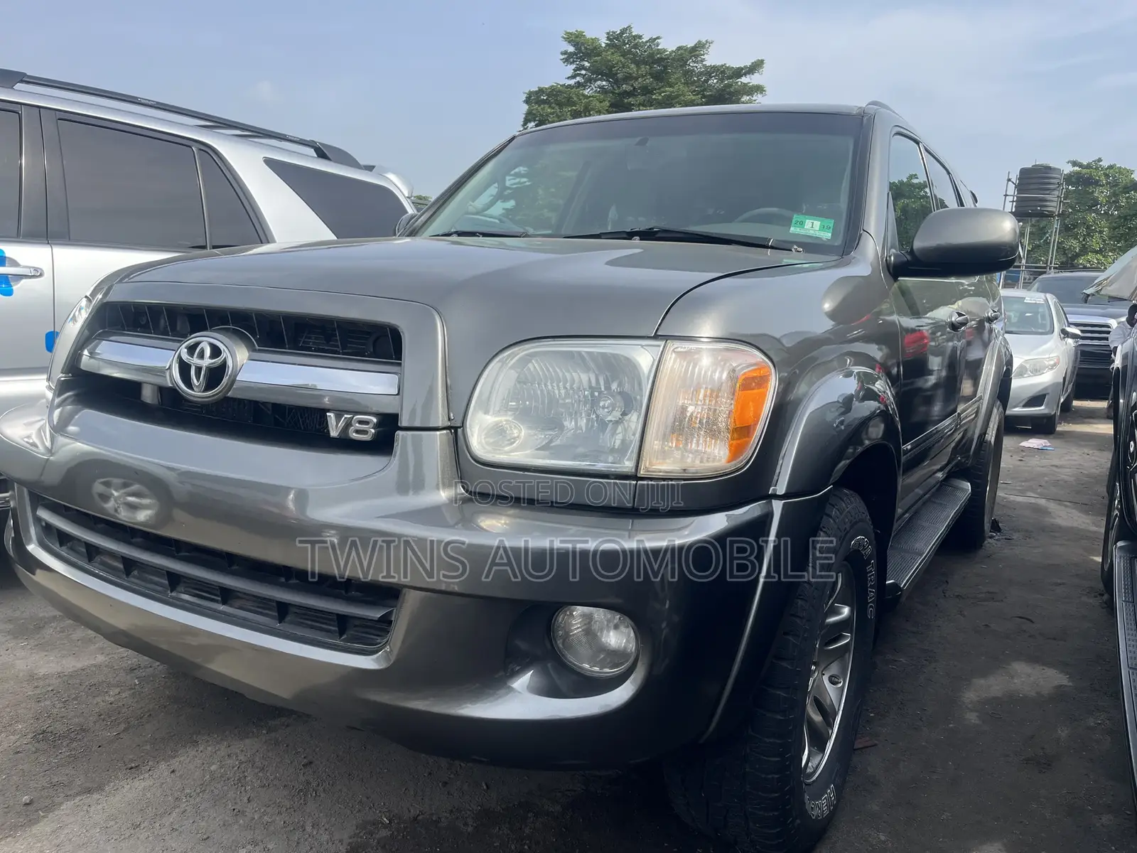 Toyota Sequoia Limited 4dr SUV 4WD (4.7L 8cyl 5A) 2007 Gray