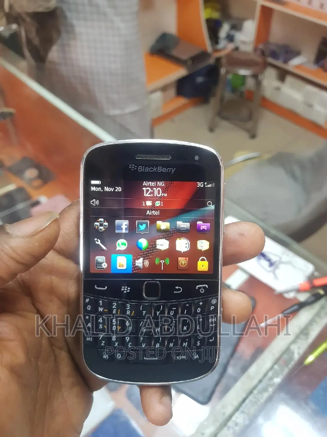 New BlackBerry Bold Touch 9900 8 GB Black