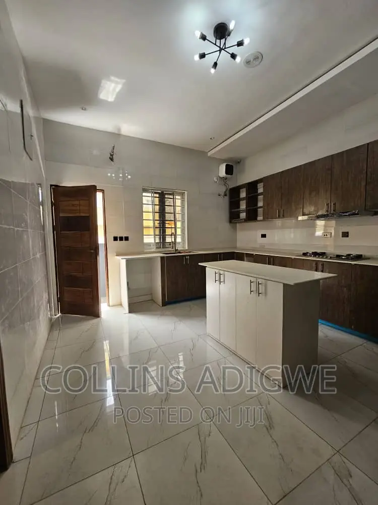 5bdrm Duplex in Agungi for sale