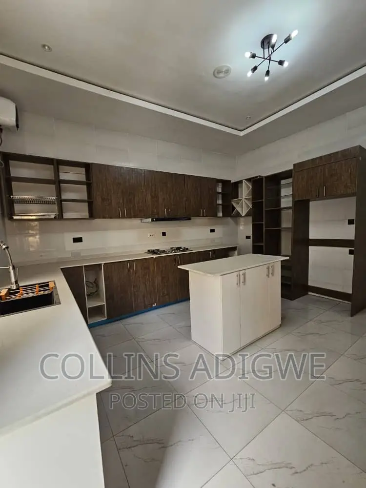 5bdrm Duplex in Agungi for sale