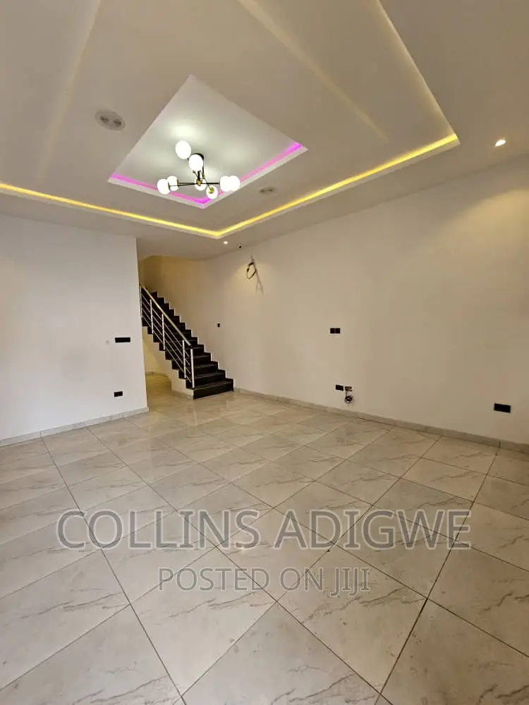 4bdrm Duplex in Agungi for sale