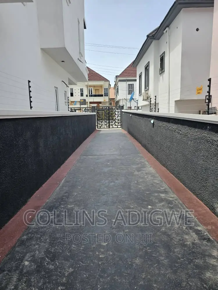 4bdrm Duplex in Agungi for sale