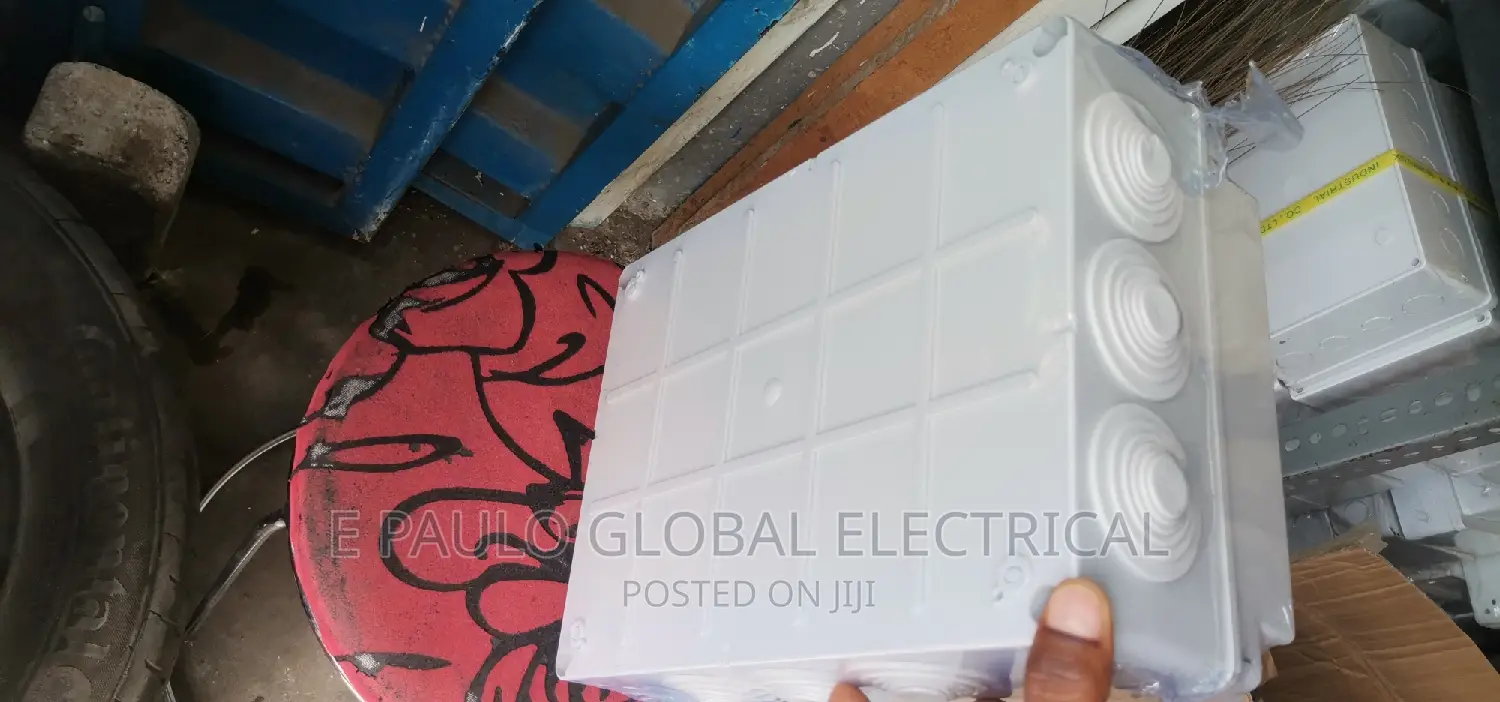 15/12 Adaptable Boss 300x220x120mm Ip56 Box