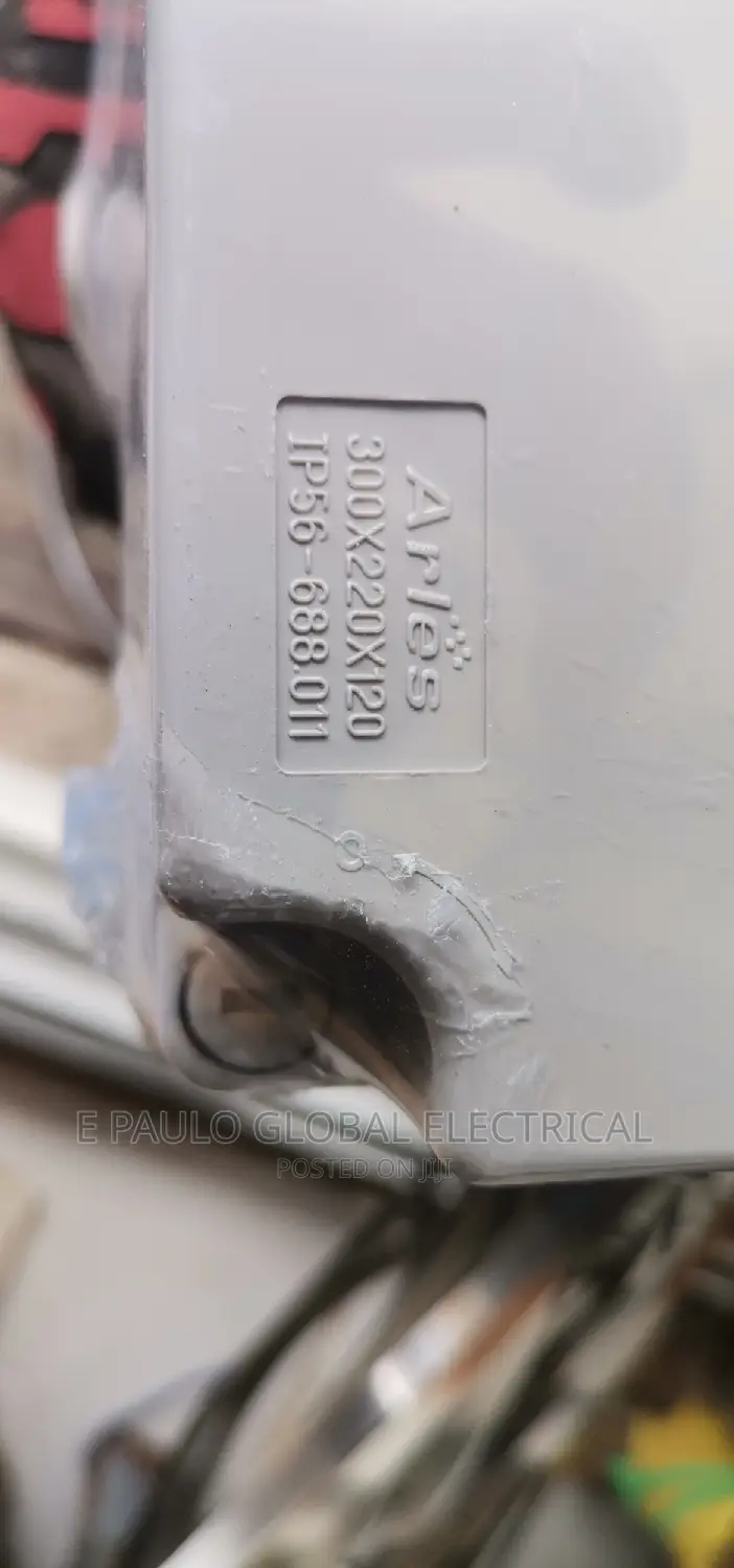 15/12 Adaptable Boss 300x220x120mm Ip56 Box