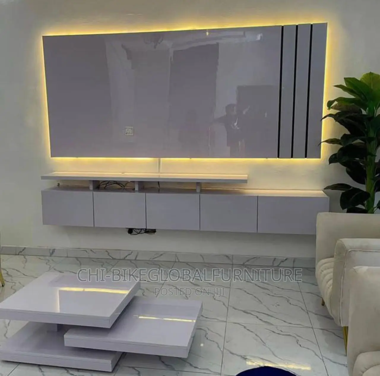 Tv Console / Tv Stand
Payment When Delivered