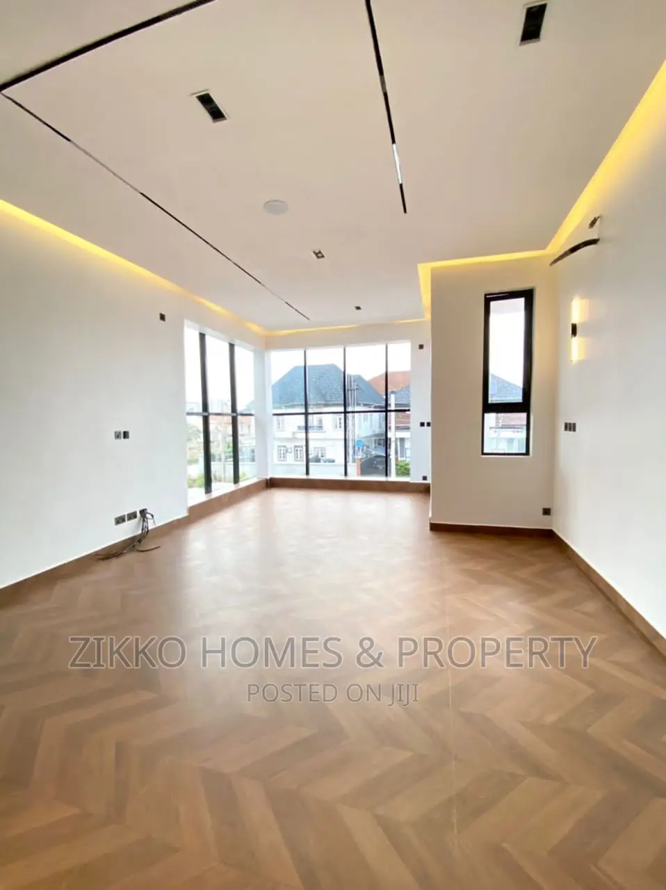 3bdrm Duplex in Ikota, Chevron for sale