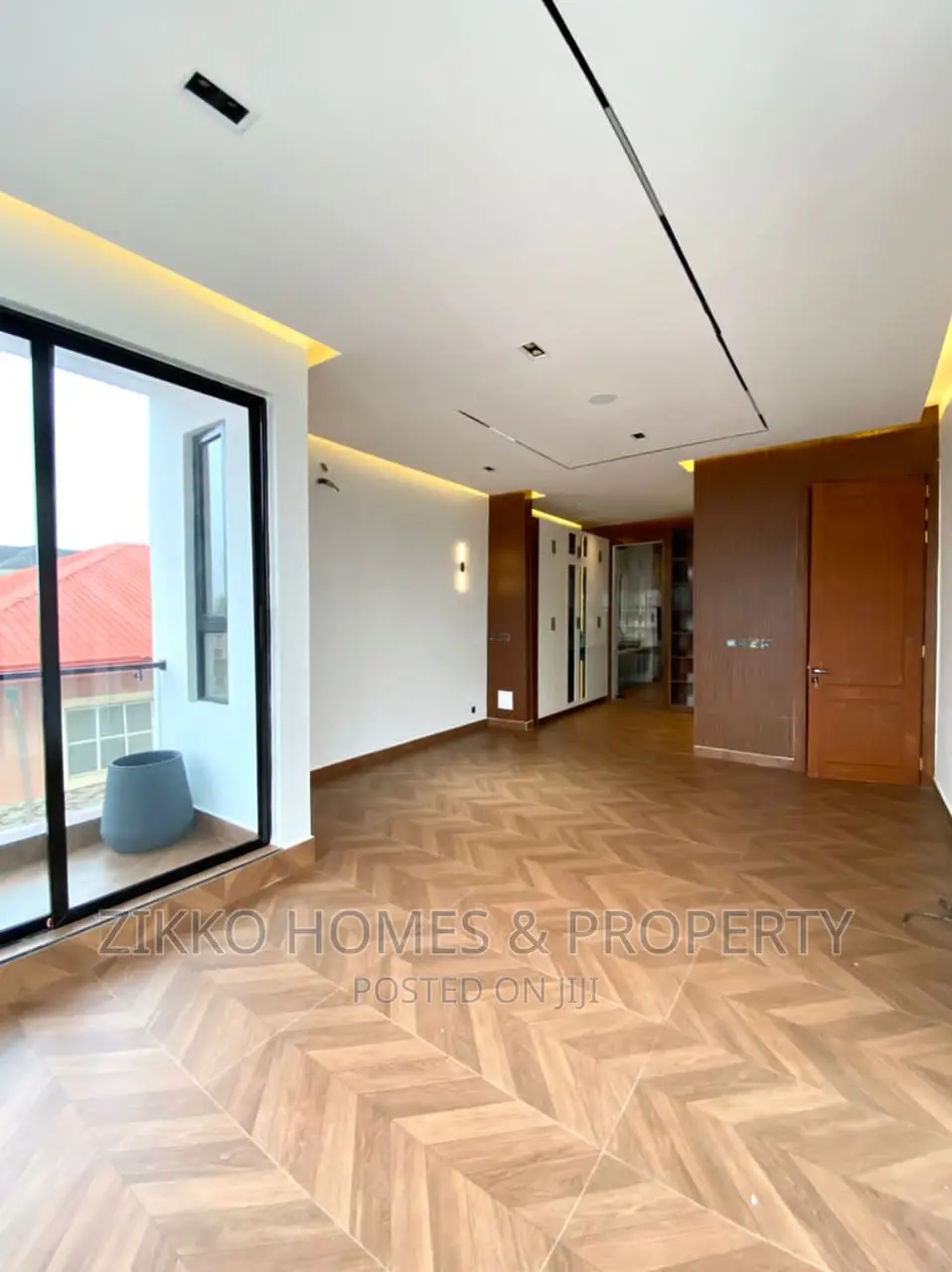 3bdrm Duplex in Ikota, Chevron for sale