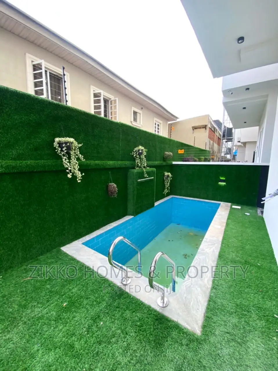 3bdrm Duplex in Ikota, Chevron for sale