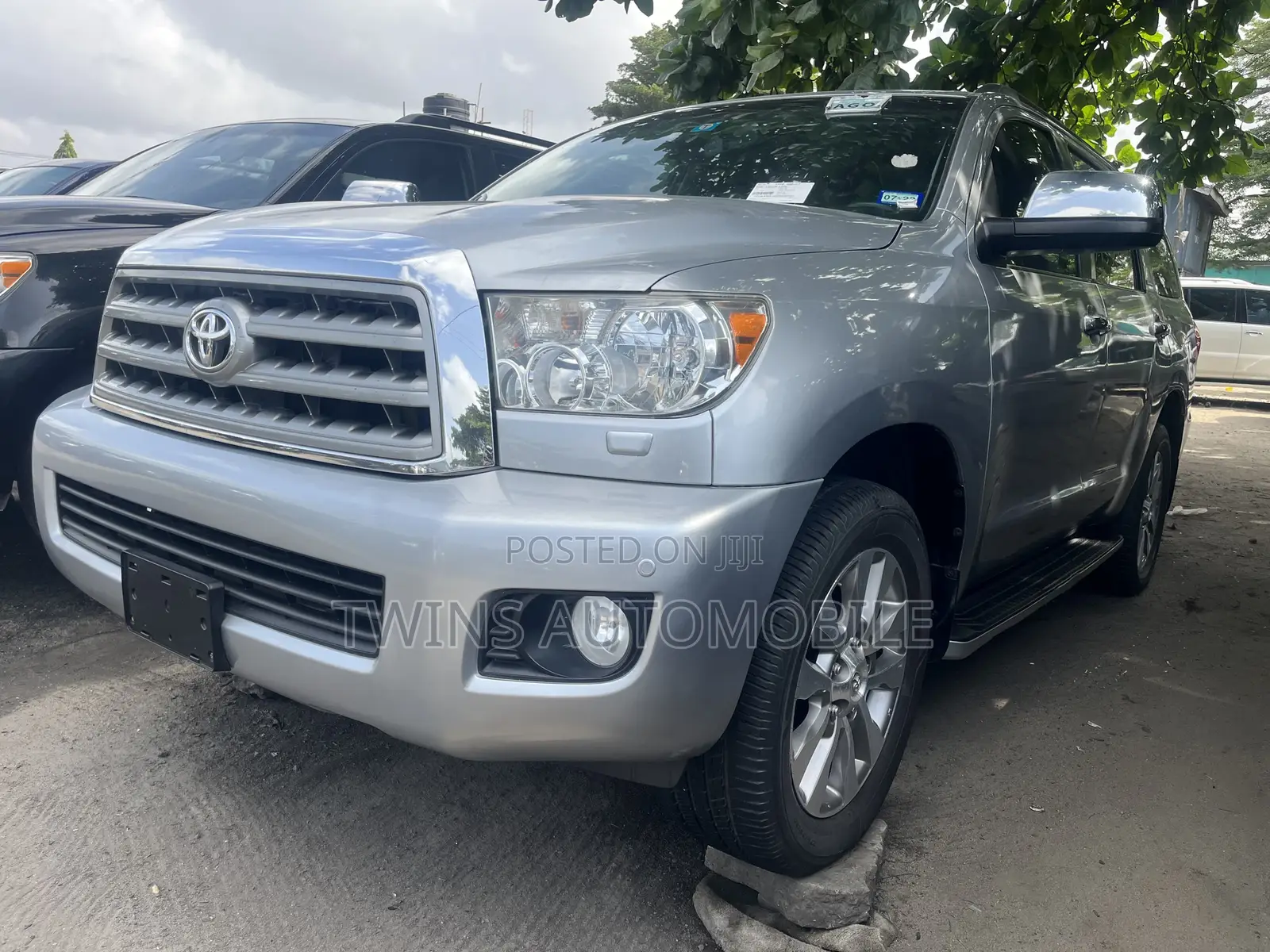 Toyota Sequoia 2011 Silver