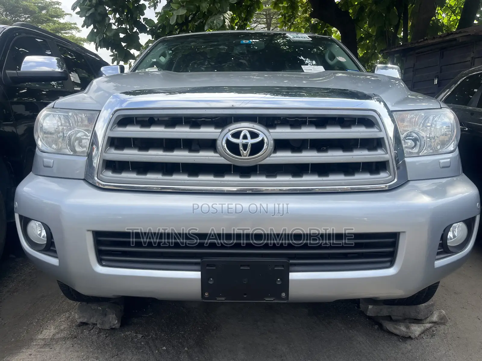 Toyota Sequoia 2011 Silver