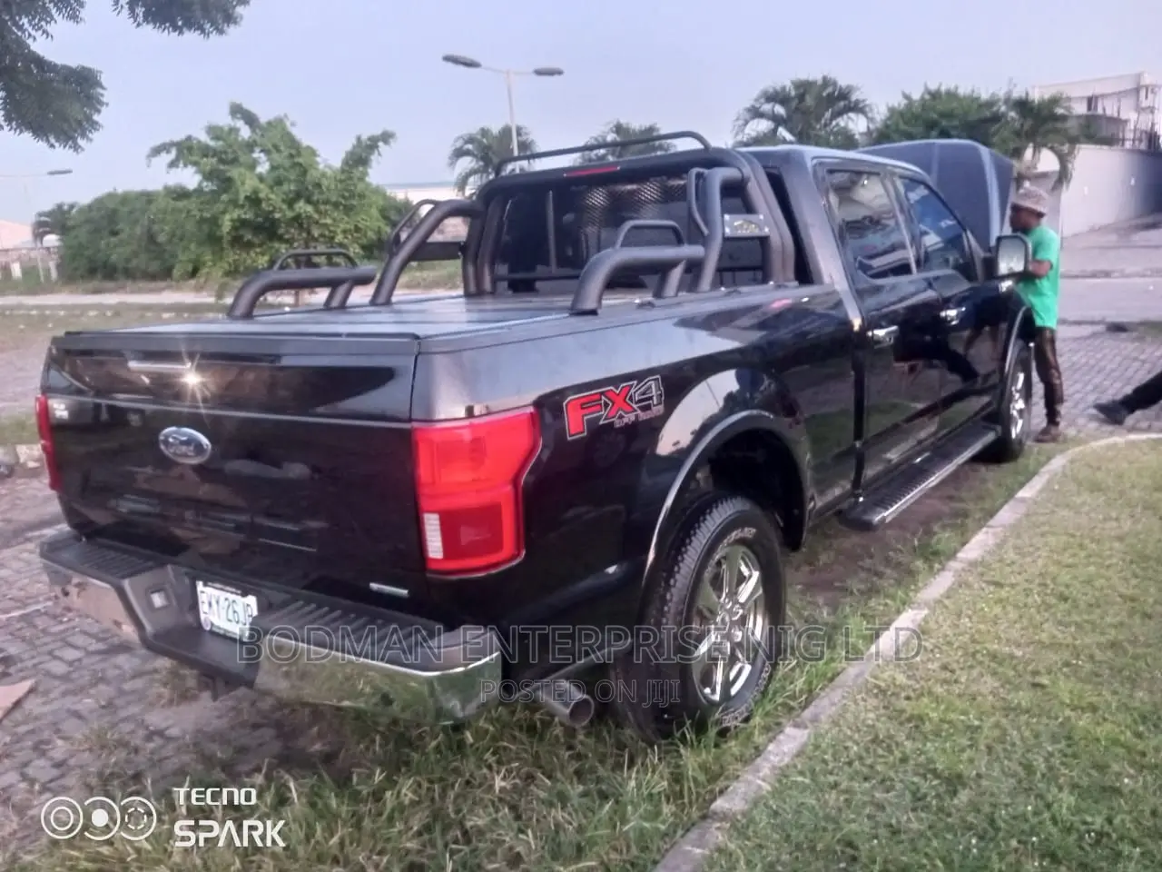 Rolling Boot Cover With Rugged Spoiler for F150 =