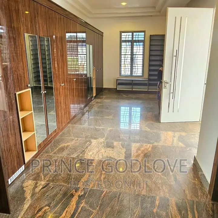 7bdrm Duplex in Asokoro for sale