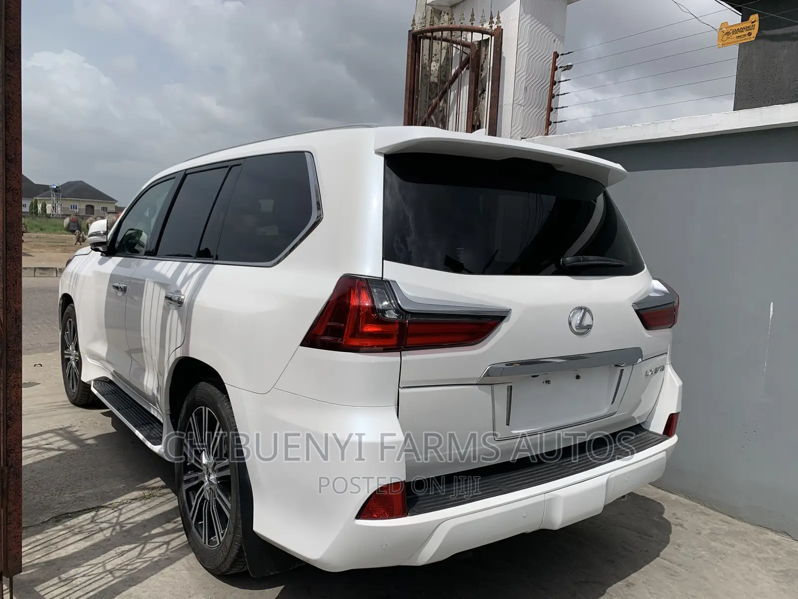 Lexus LX 570 (5 seats) AWD 2019 White