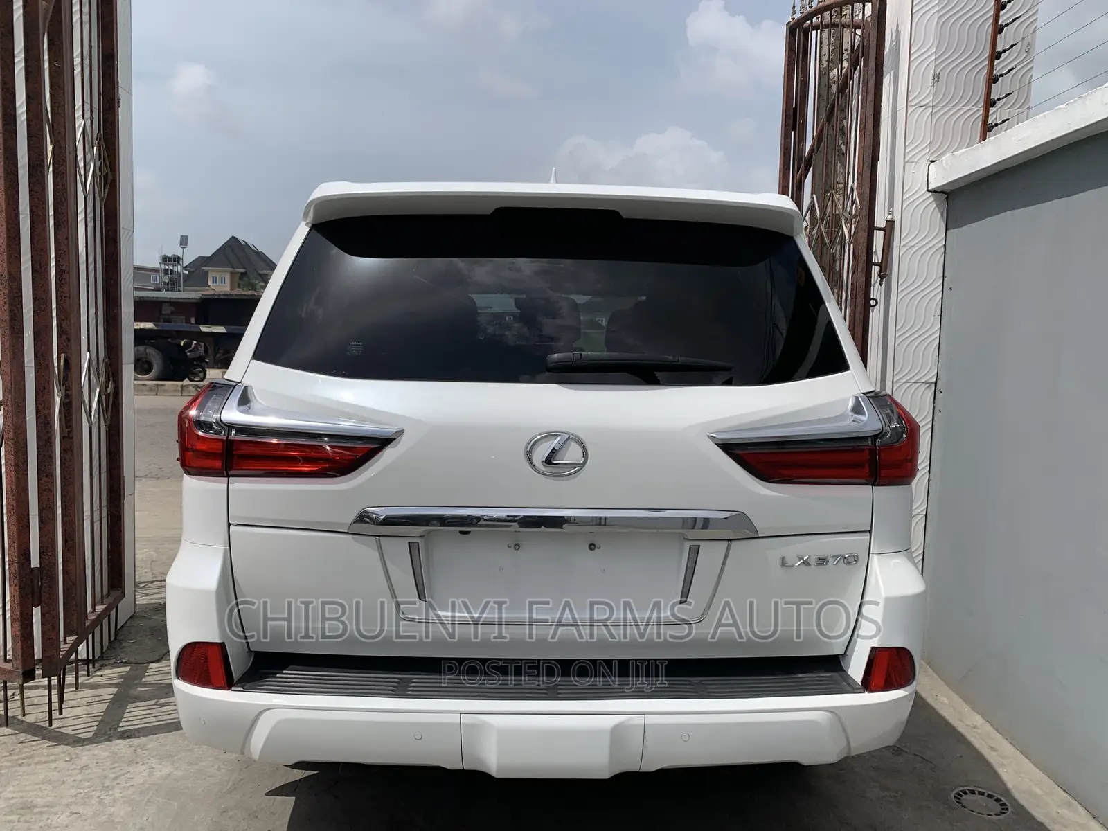Lexus LX 570 (5 seats) AWD 2019 White
