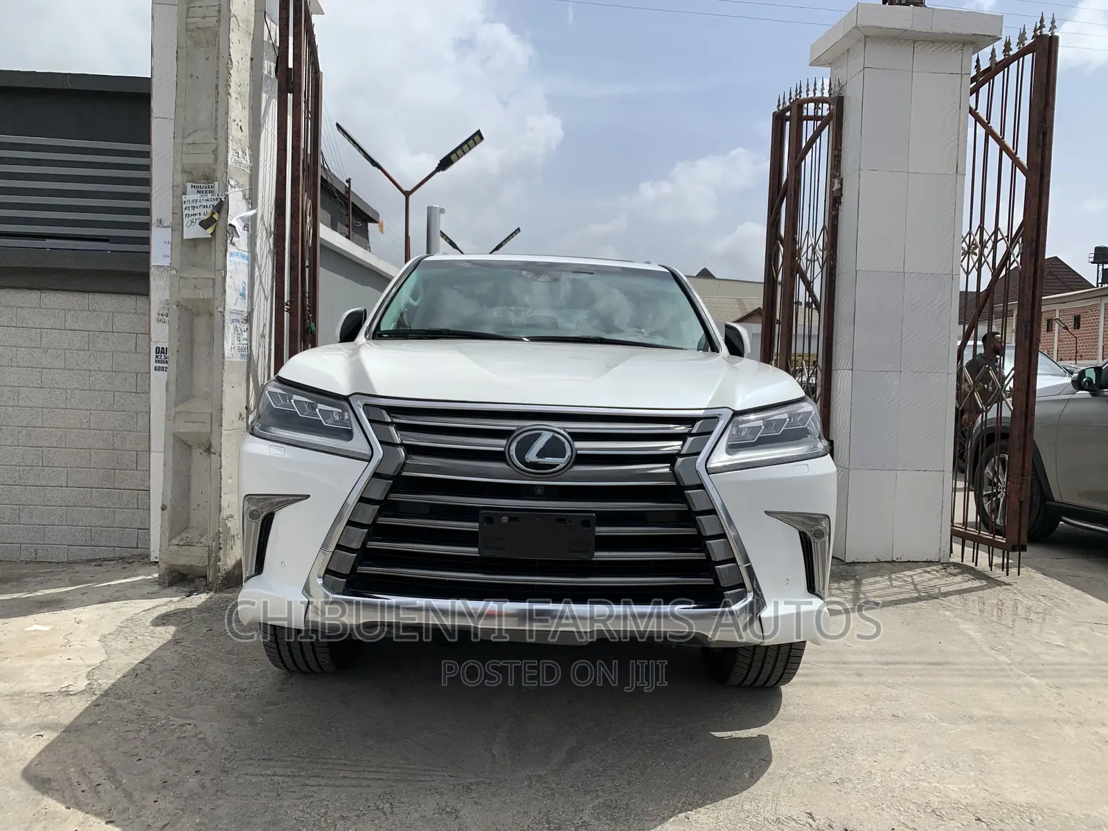 Lexus LX 570 (5 seats) AWD 2019 White