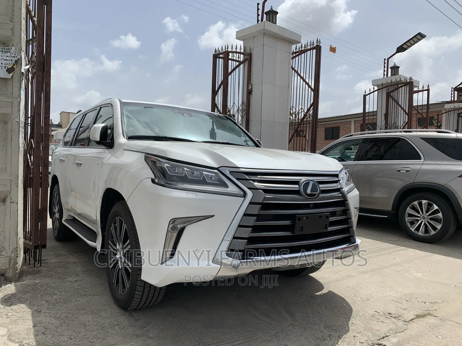Lexus LX 570 (5 seats) AWD 2019 White