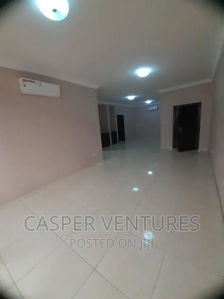3bdrm Apartment in Chevron for rent