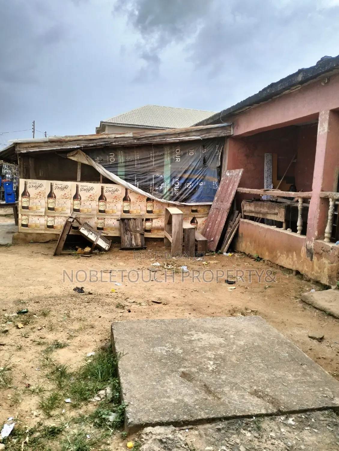 Demolishable Structure on Tarred Street