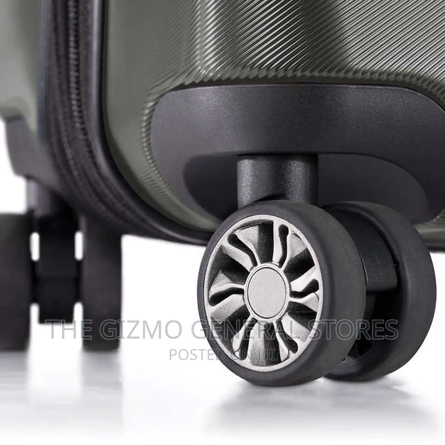 Ricardo Beverly Hills Greenfield 2piece Wheeled Luggage Set