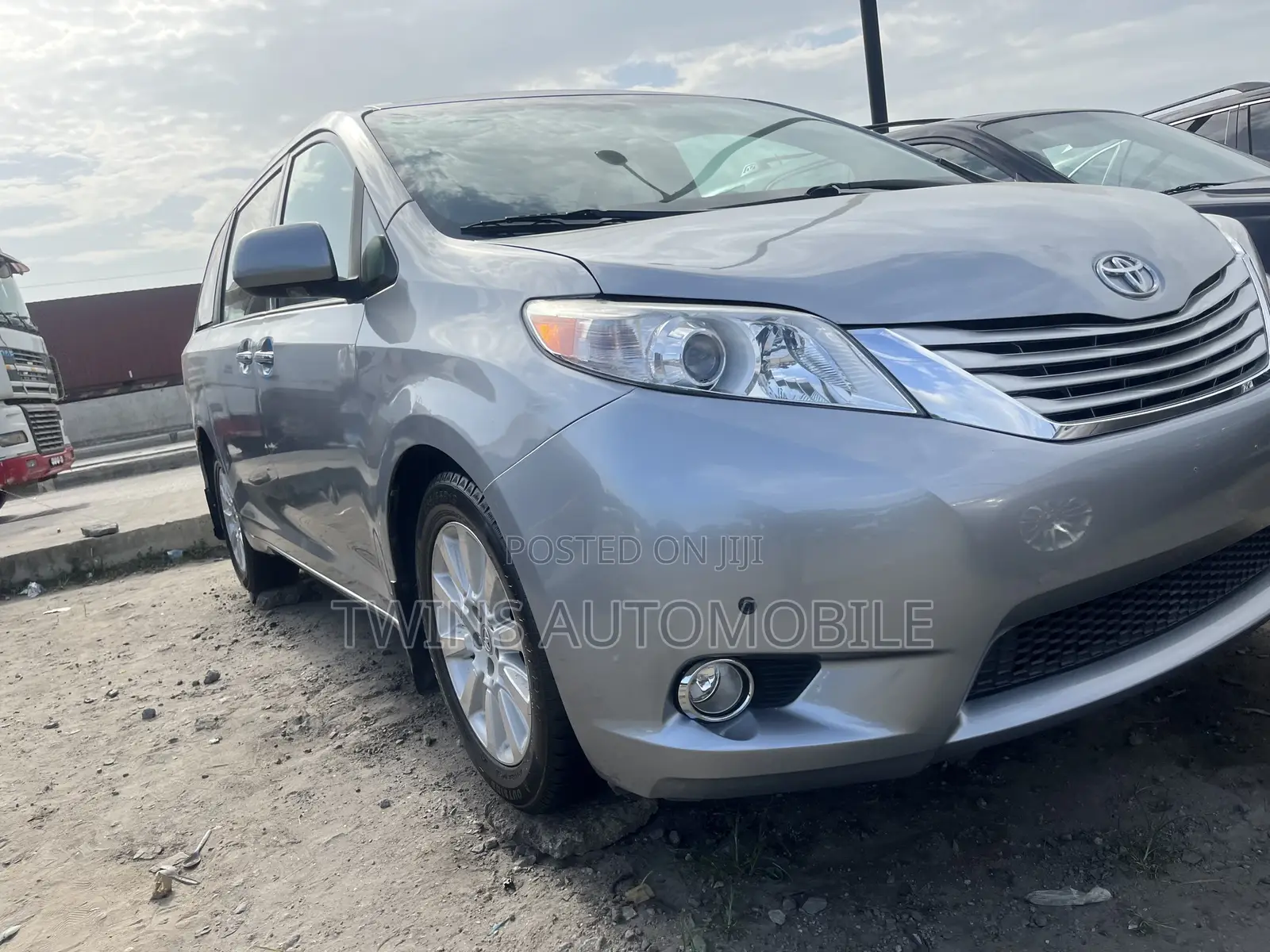 Toyota Sienna Limited 7 Passenger 2012 Silver