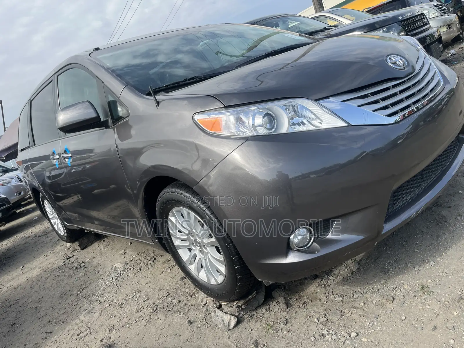 Toyota Sienna XLE 8-Passenger 4dr Minivan (3.5L 6cyl 6A) 2014 Gray