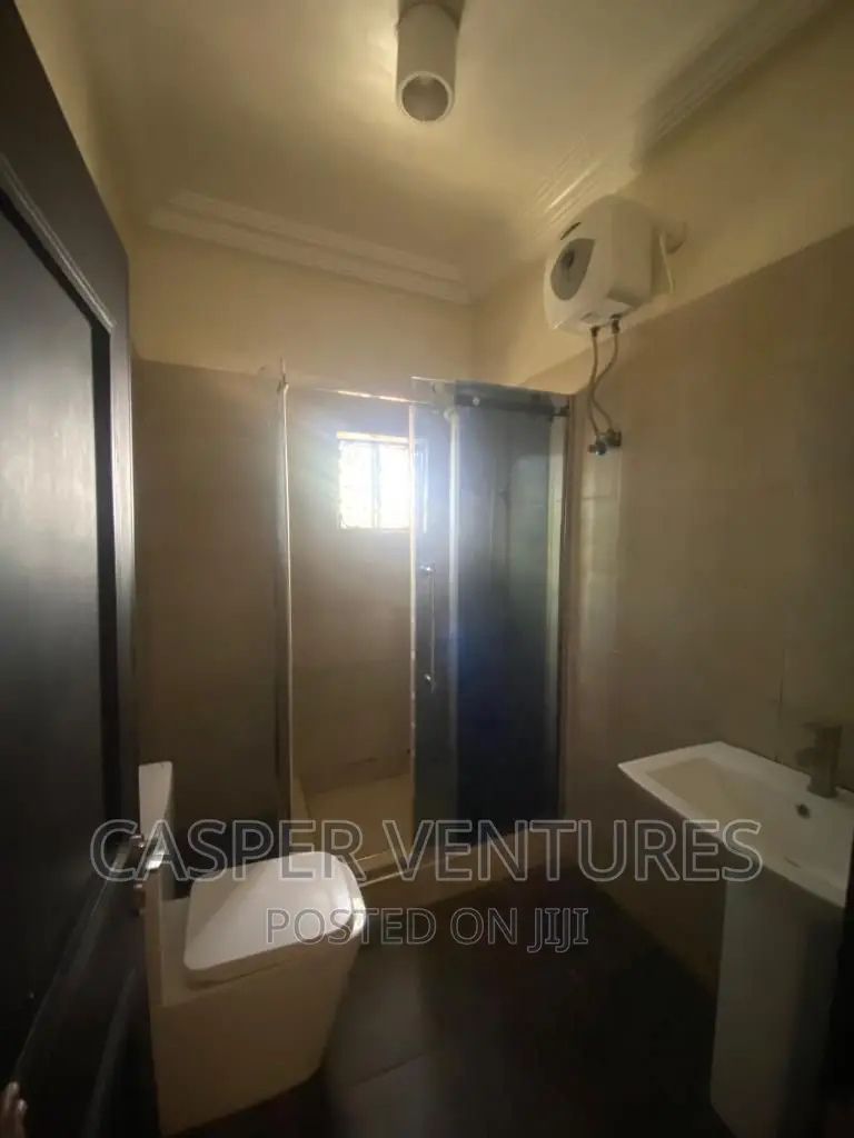 5bdrm Duplex in Chevron for rent