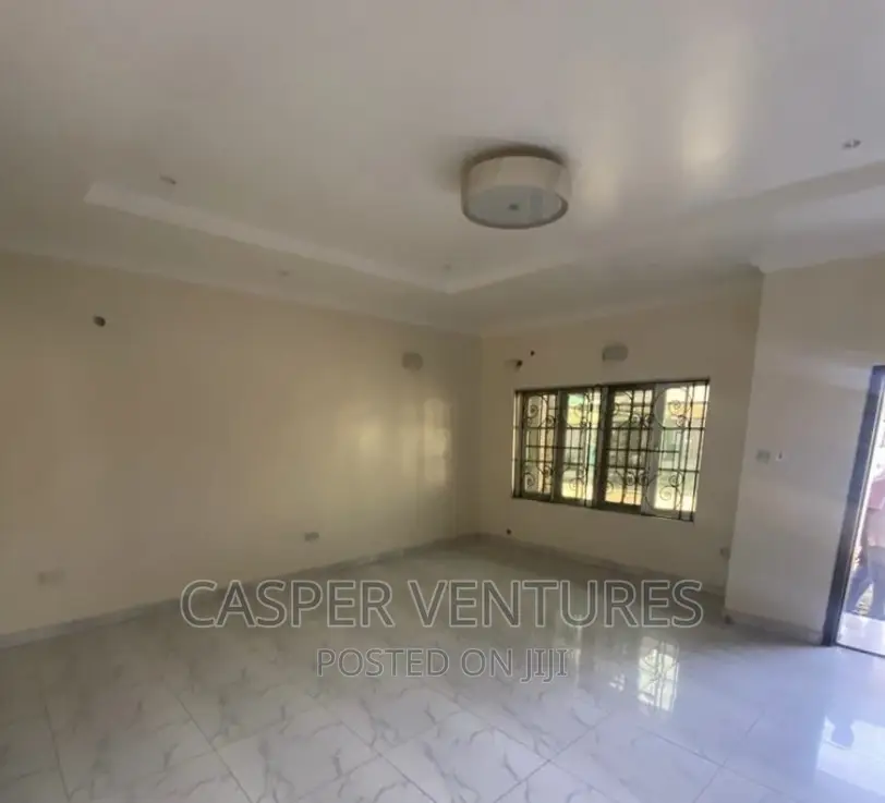 5bdrm Duplex in Chevron for rent
