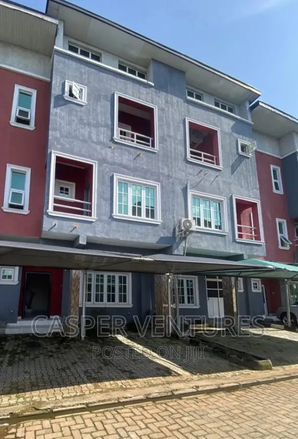 5bdrm Duplex in Chevron for rent