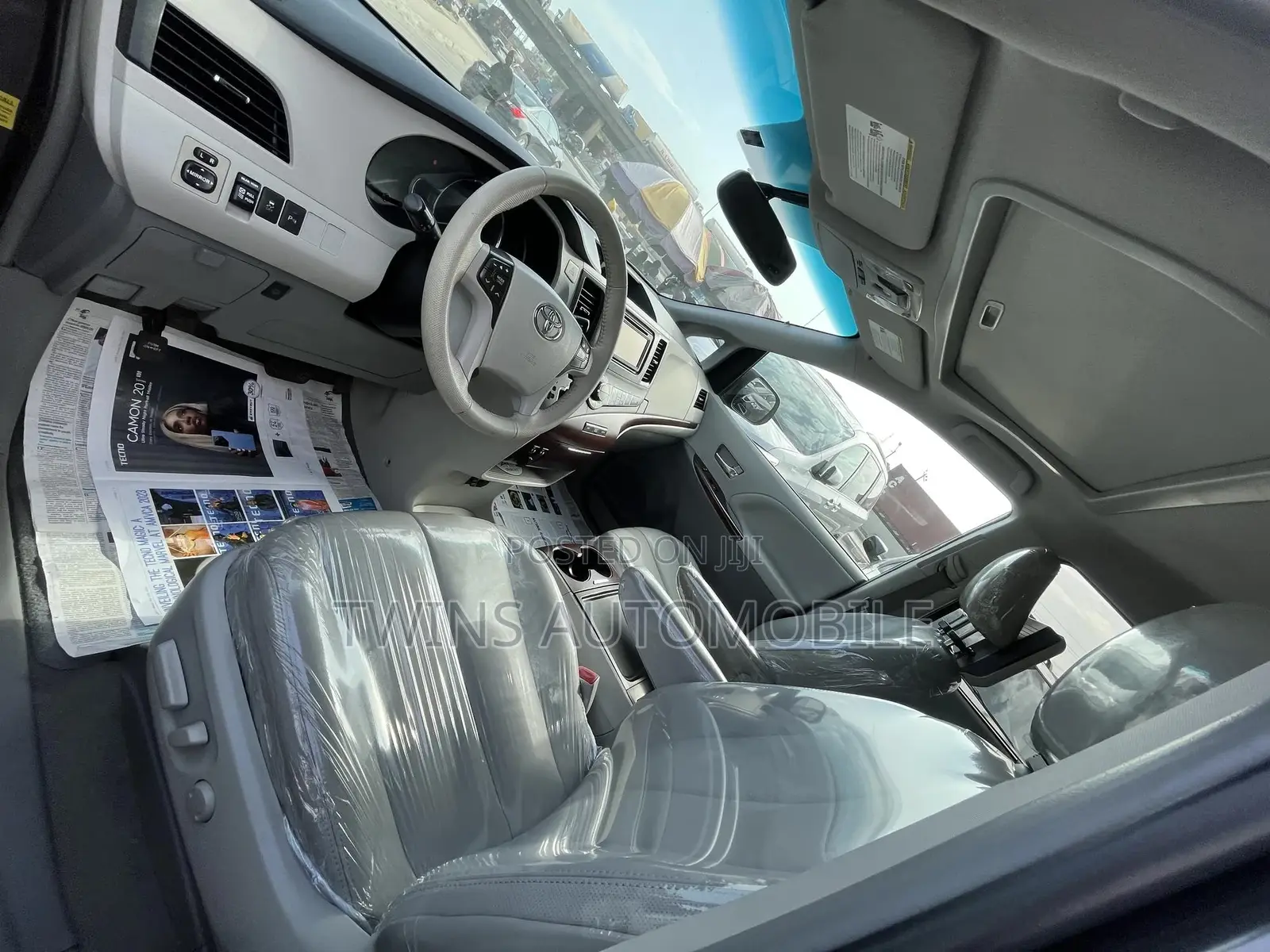 Toyota Sienna XLE 8-Passenger 4dr Minivan (3.5L 6cyl 6A) 2014 Gray