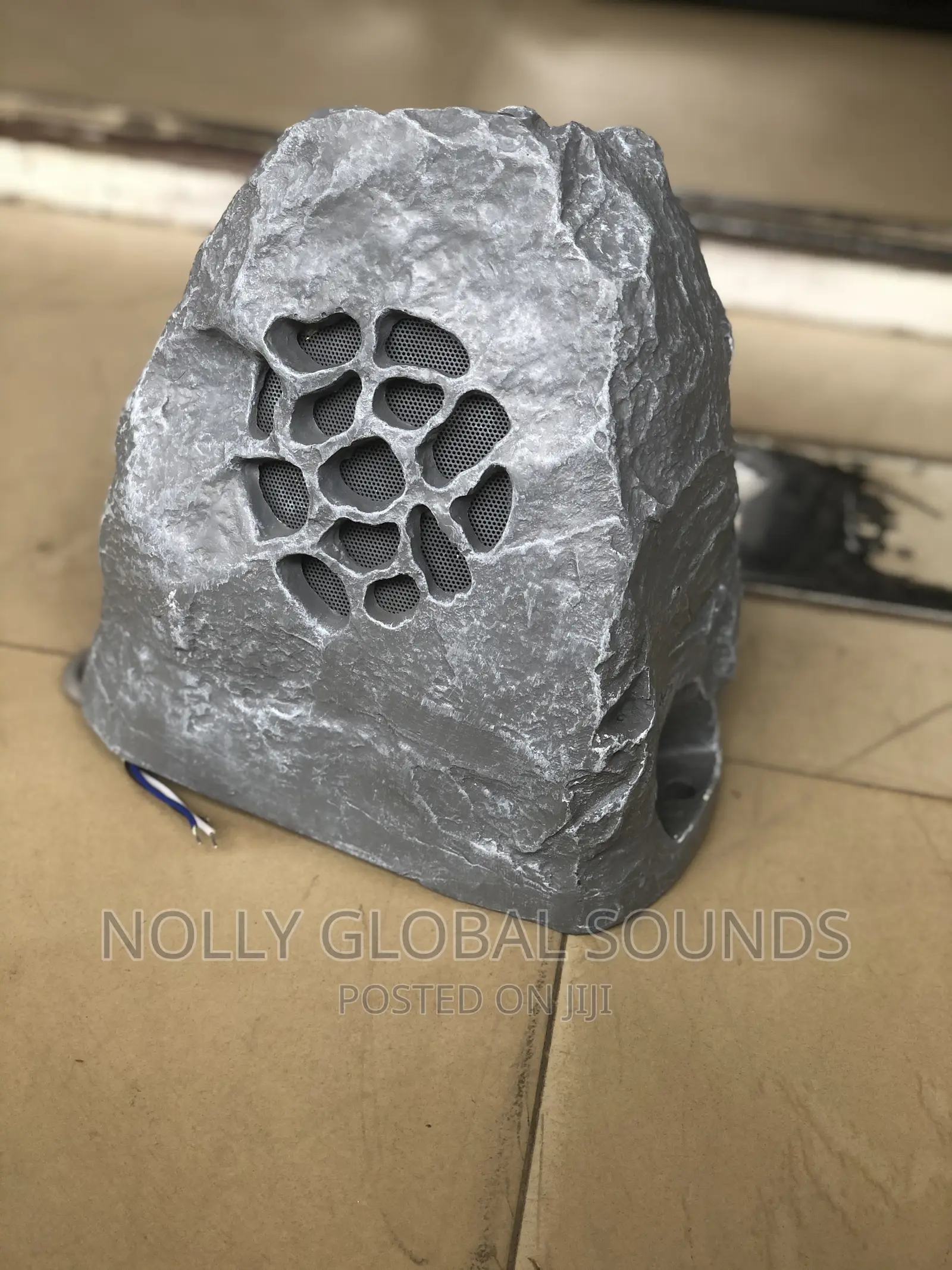 Lucky Tone Waterproof 6.5 Inch 20w Rock Shape Garden Speaker