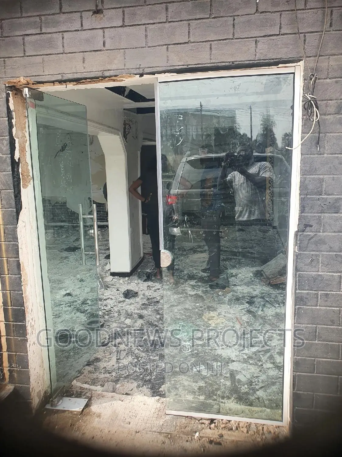 Showroom/Stores Entrance Glass Door