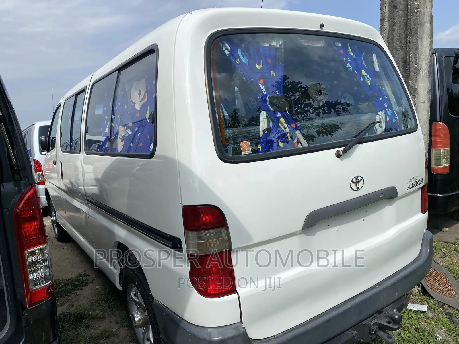 Toyota HiAce 2007 White