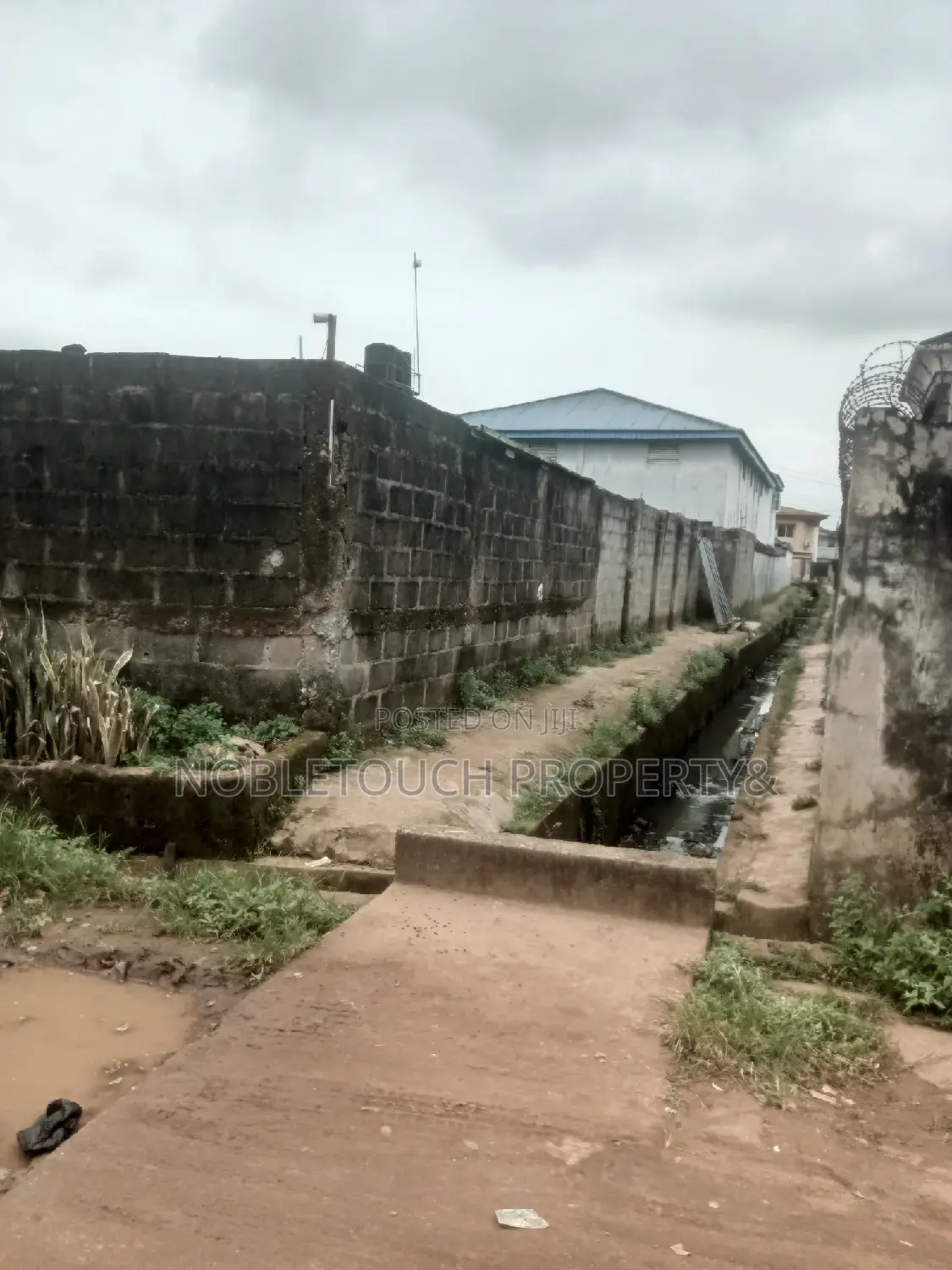 Dry Table Land Fence Round With Gate