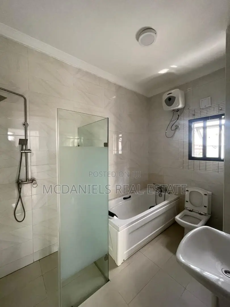 3bdrm House in Lekki, Ahmadu Bello Way for rent