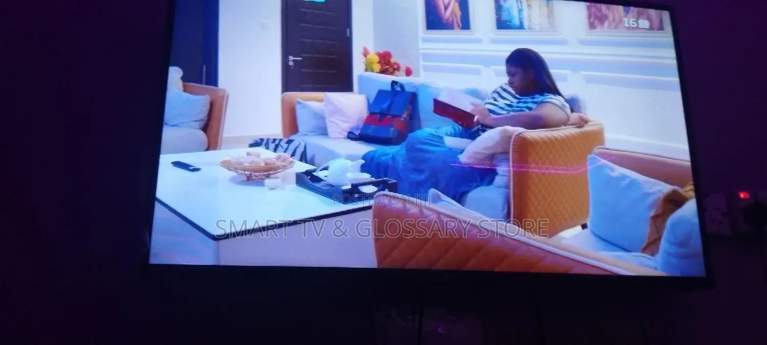 55 Inches Smart TV Samsung Netflix, Facebook,Youtube