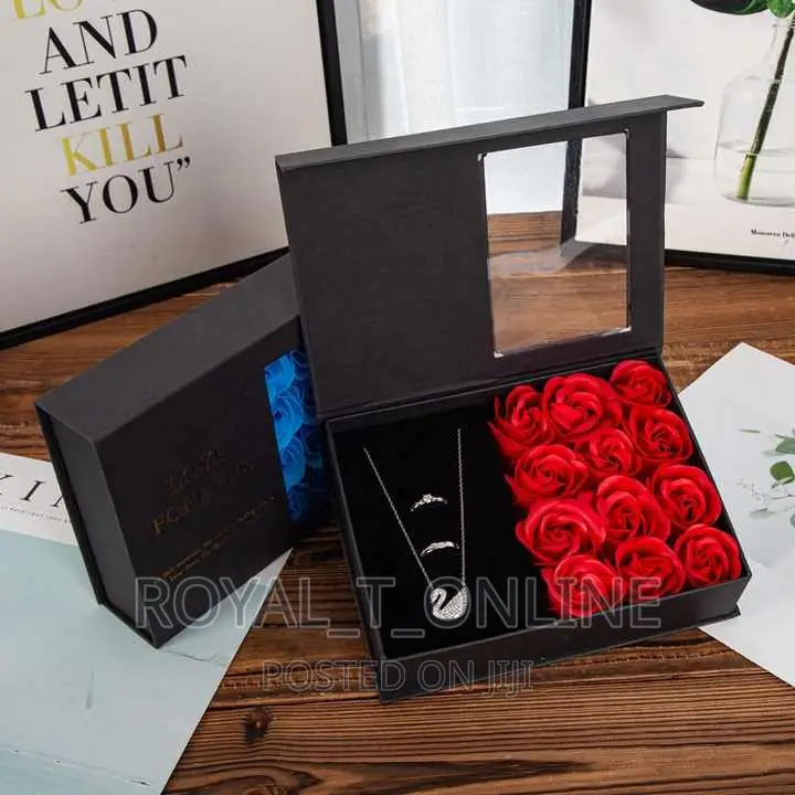 Gift for Her Abuja.Green Van Cleef Necklace Flower Box