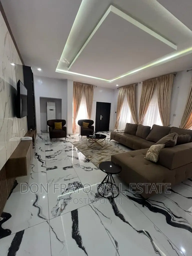 3 Beds Apartment Self Compound in Aare Avenue New Bodija