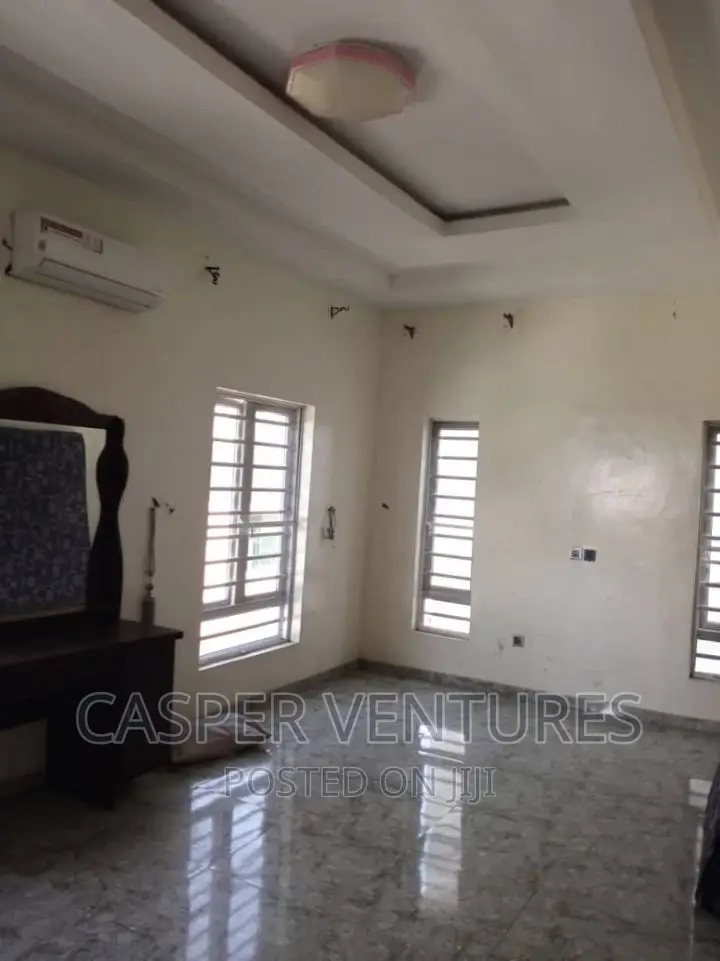 5bdrm Duplex in Spg, Igbo-efon for rent