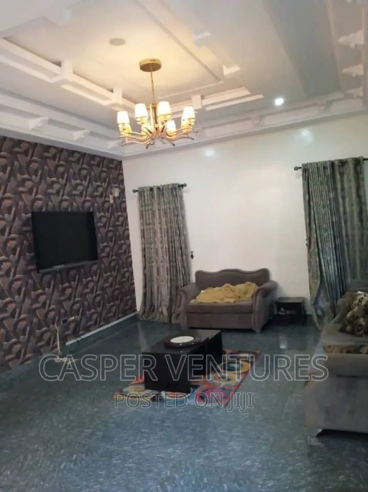 5bdrm Duplex in Spg, Igbo-efon for rent
