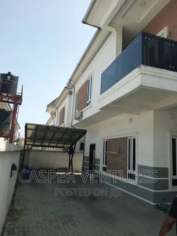 5bdrm Duplex in Spg, Igbo-efon for rent