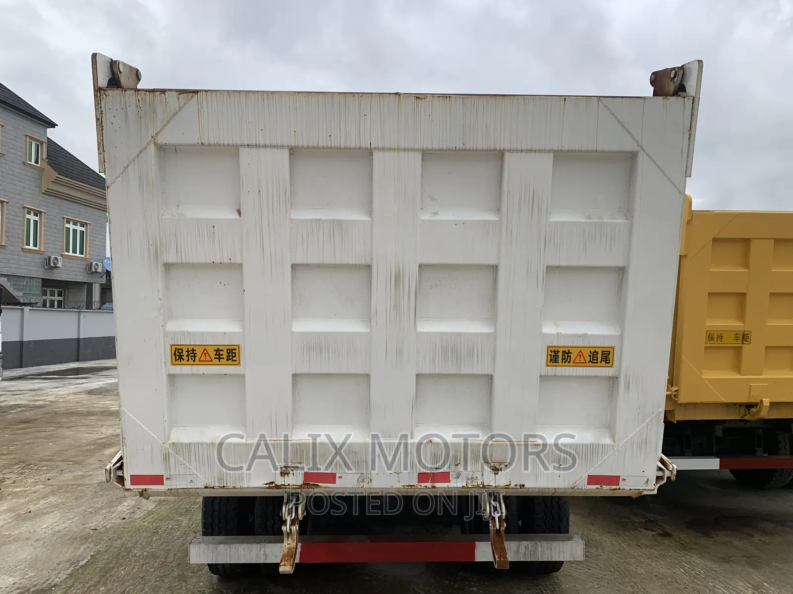 Foreign Used Howo CNHTC Truck 12 Tires.
