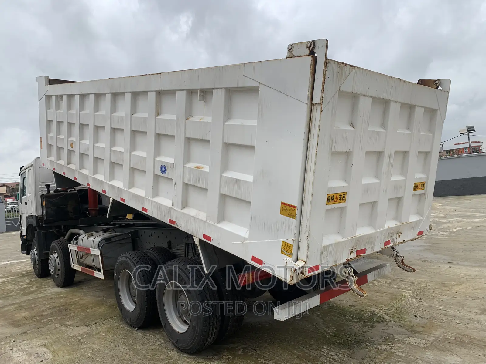 Foreign Used Howo CNHTC Truck 12 Tires.