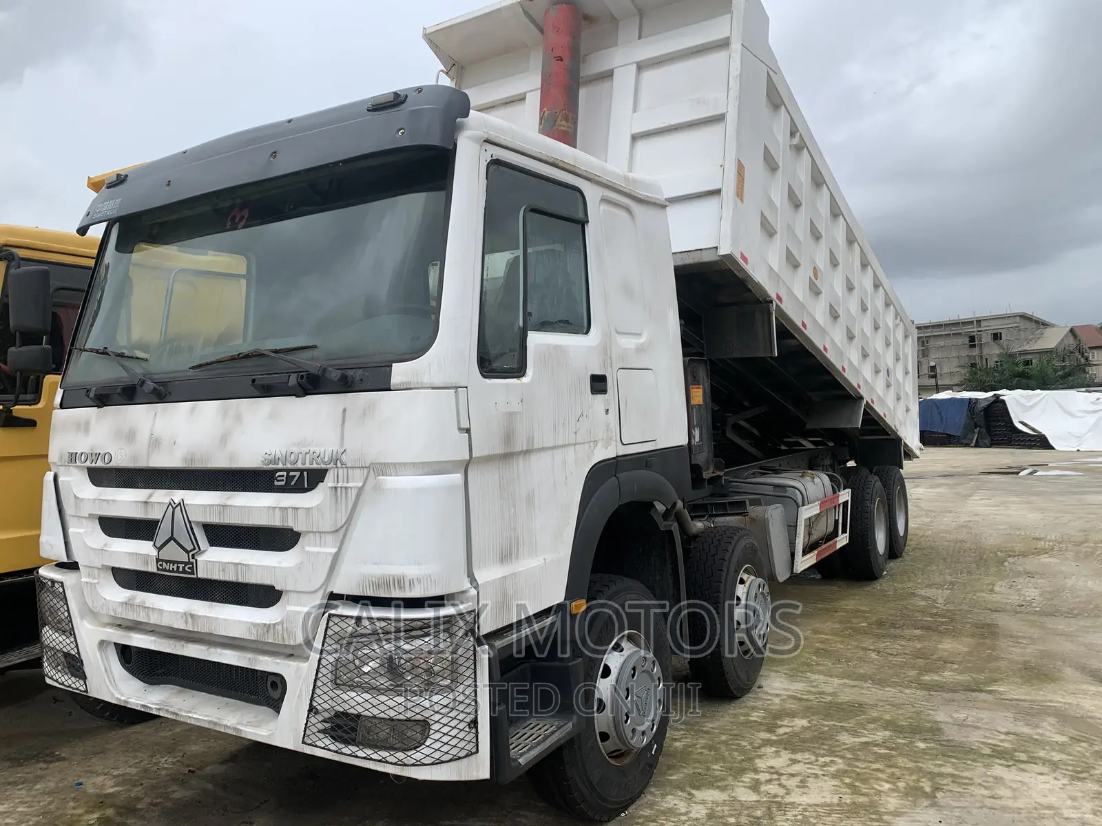 Foreign Used Howo CNHTC Truck 12 Tires.
