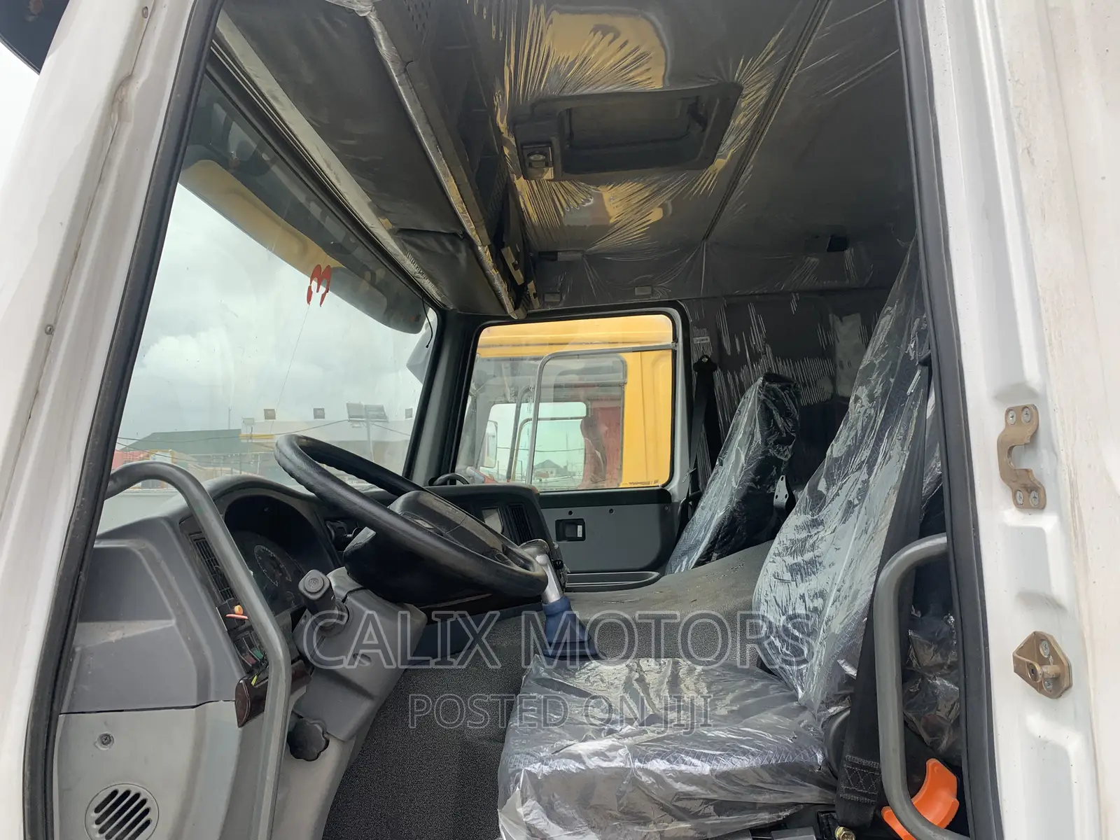 Foreign Used Howo CNHTC Truck 12 Tires.