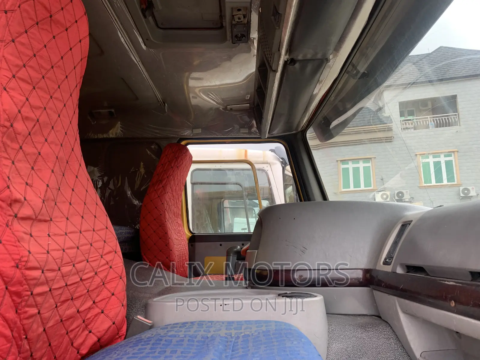 Foreign Used Howo CNHTC Tipper Truck 12 Tires.