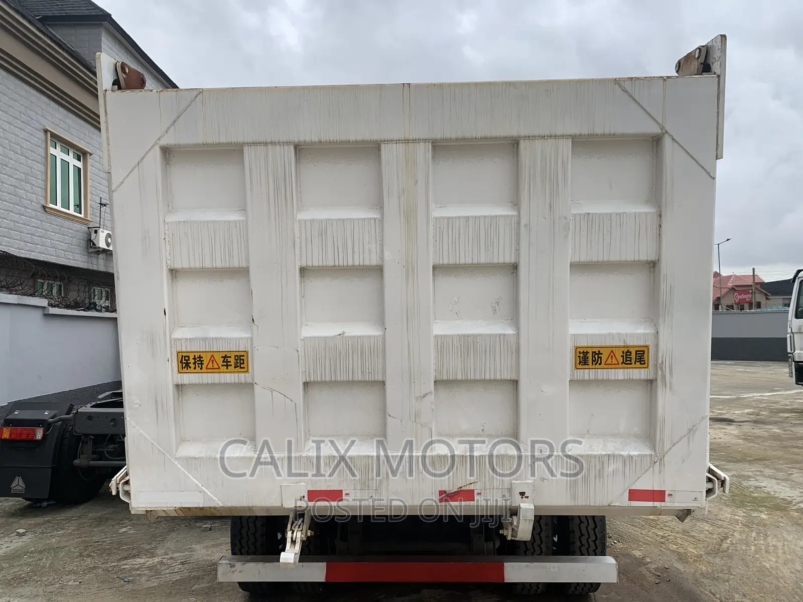 Foreign Used Howo CNHTC Tipper Truck 12 Tires.