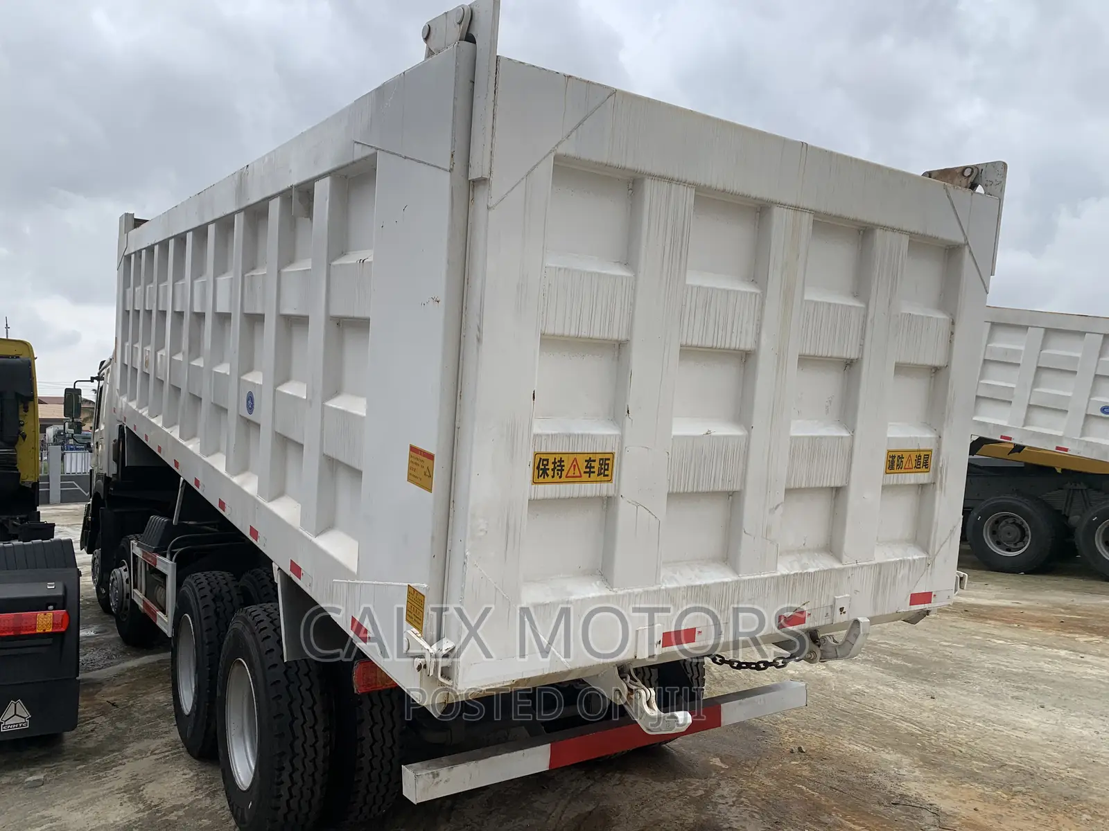 Foreign Used Howo CNHTC Tipper Truck 12 Tires.